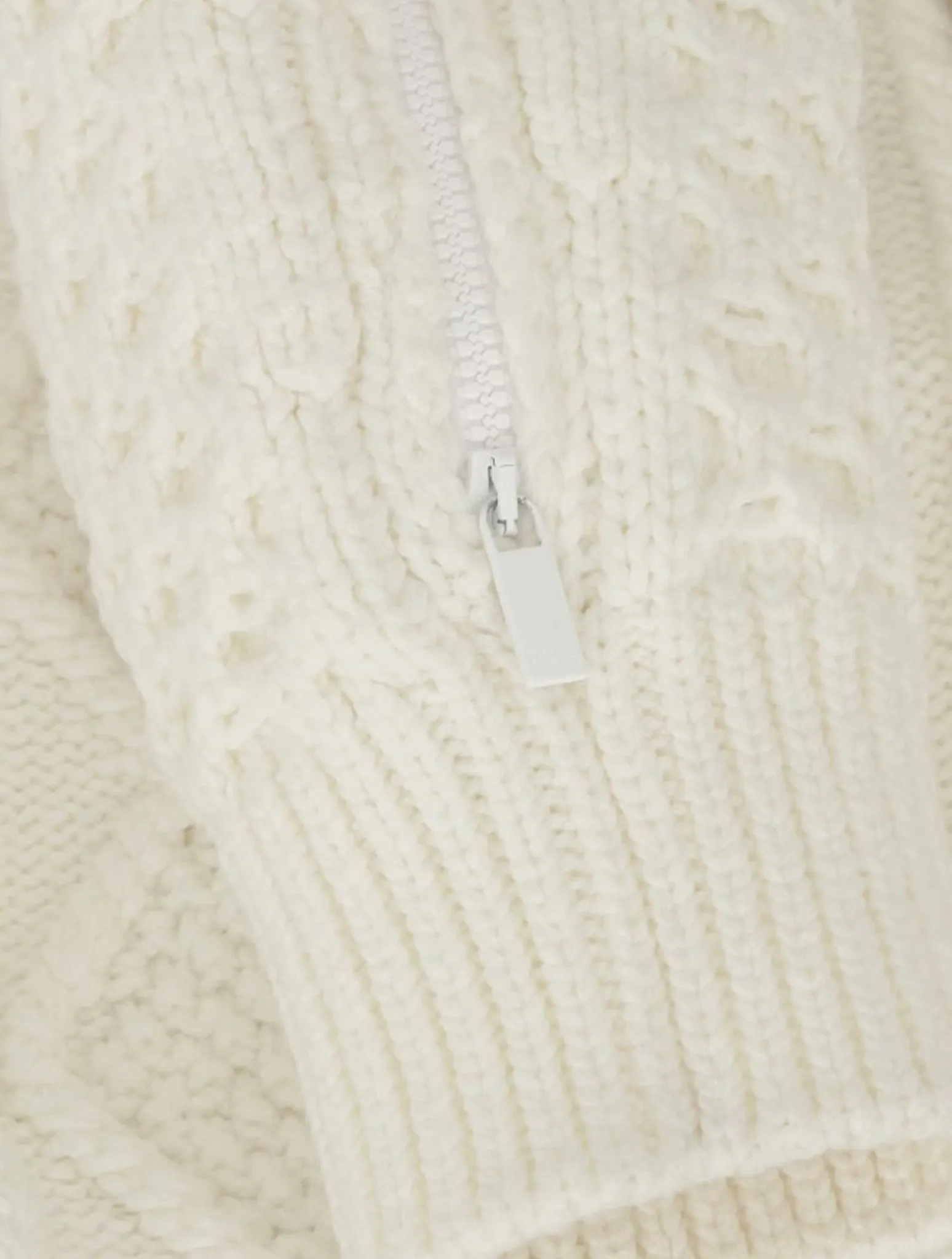 CREWNECK CABLE STITCH