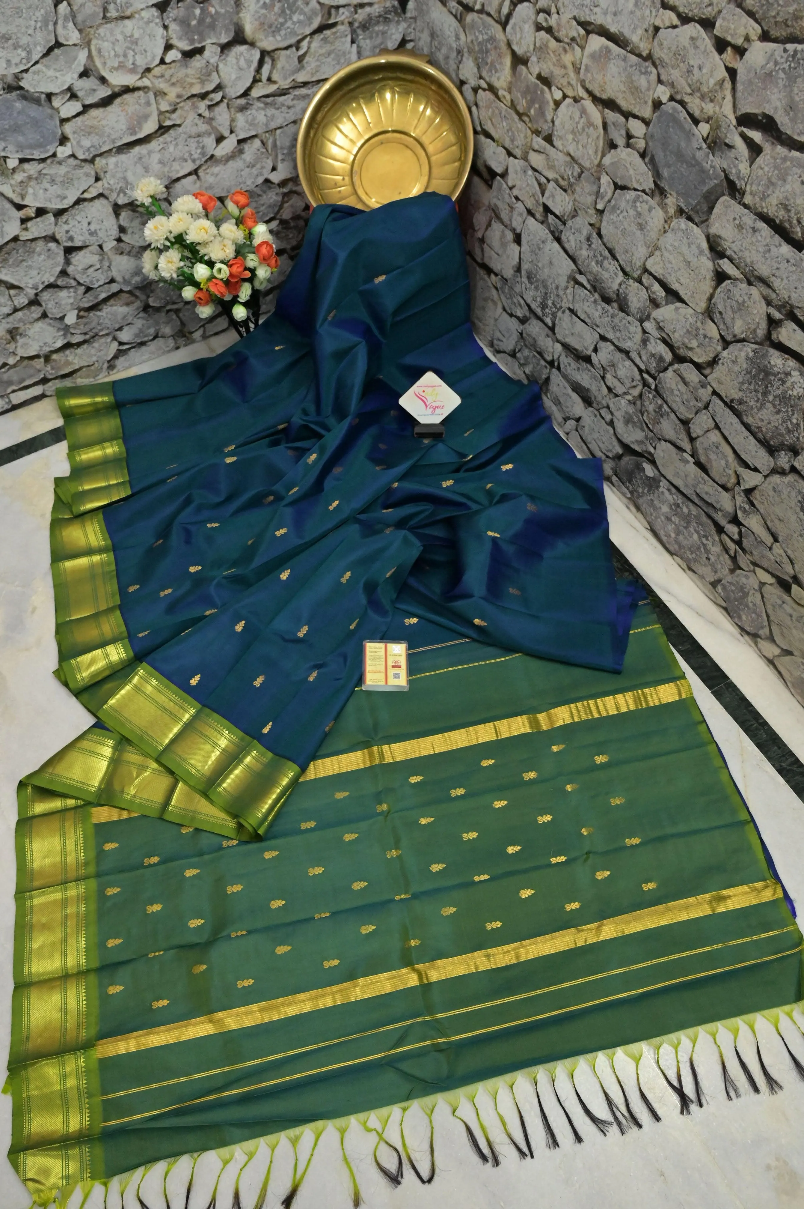 Dual Tone Green and Blue Color Pure Kanjeevaram Silk with Zari Border