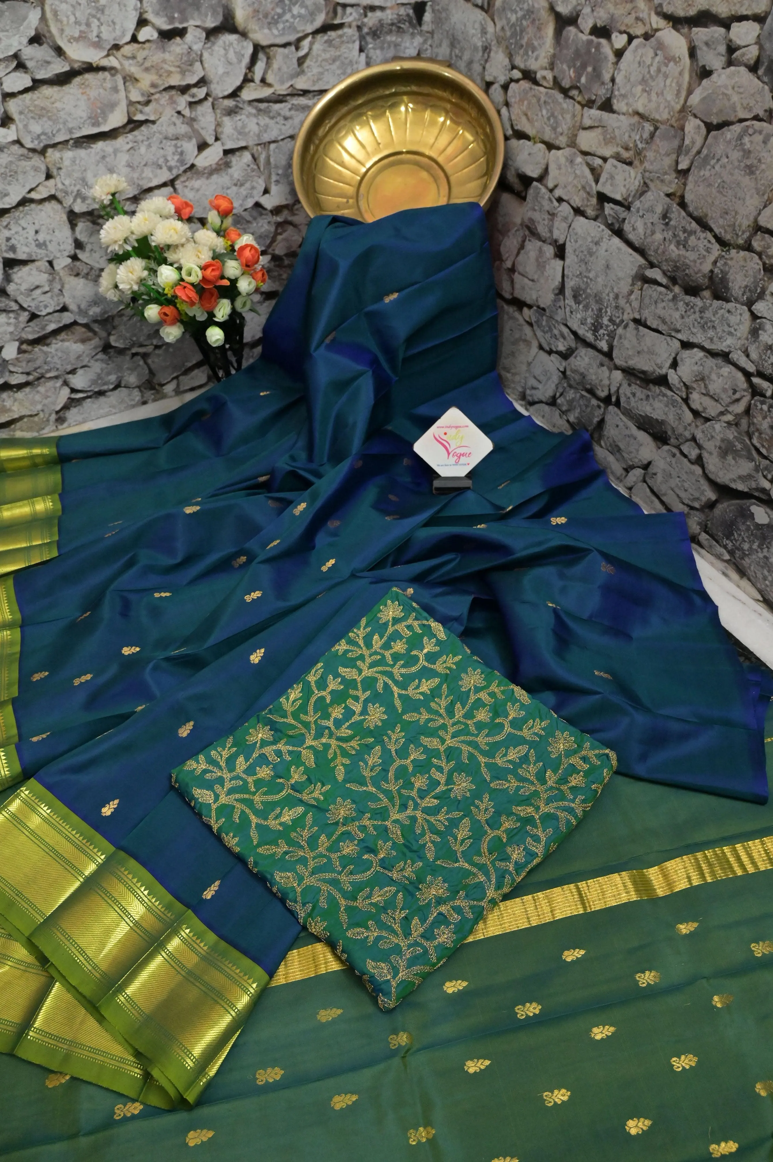 Dual Tone Green and Blue Color Pure Kanjeevaram Silk with Zari Border