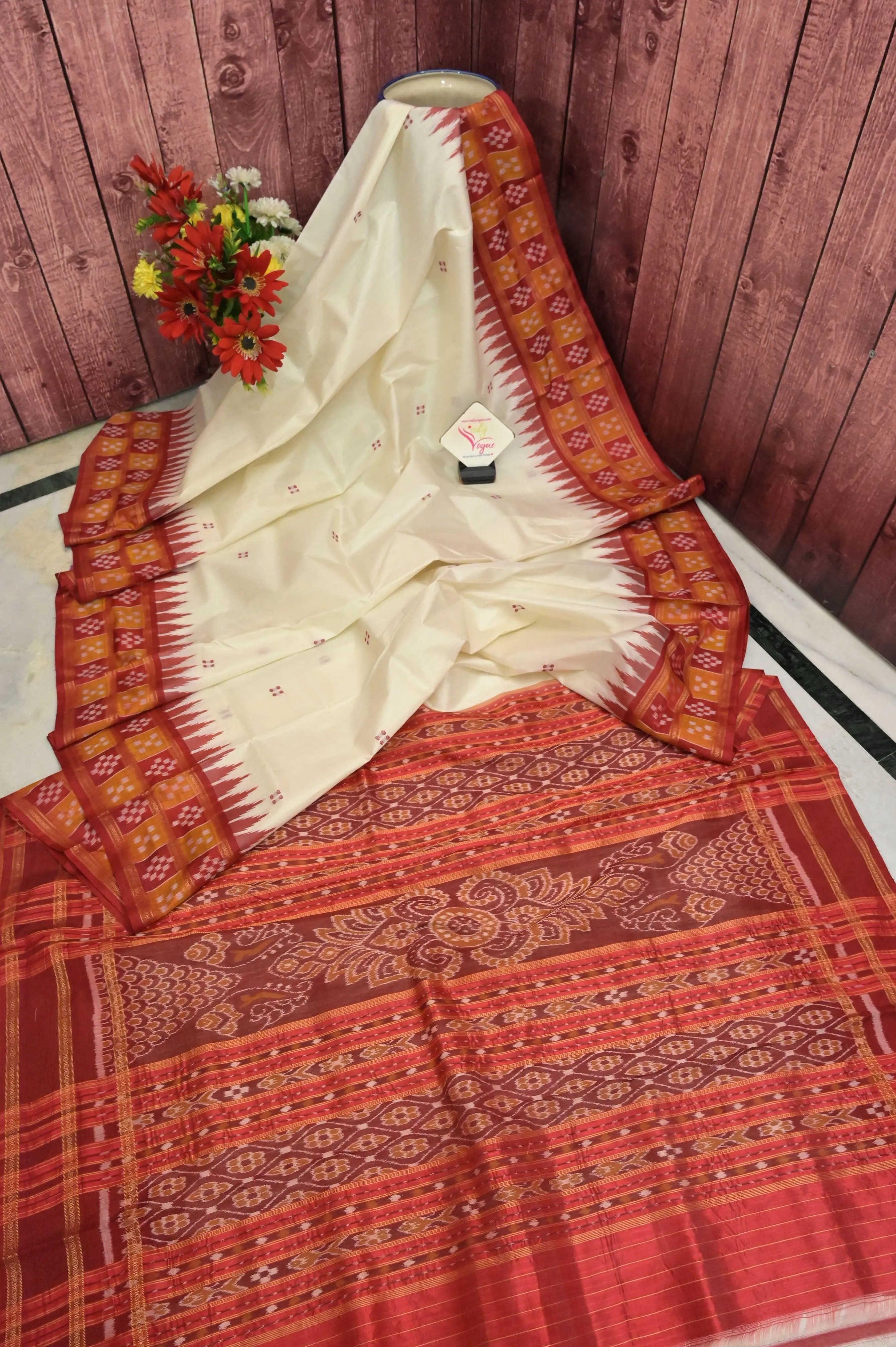 Offhwite and Red Color Sambalpuri Silk Saree with Double Pasapalli Border