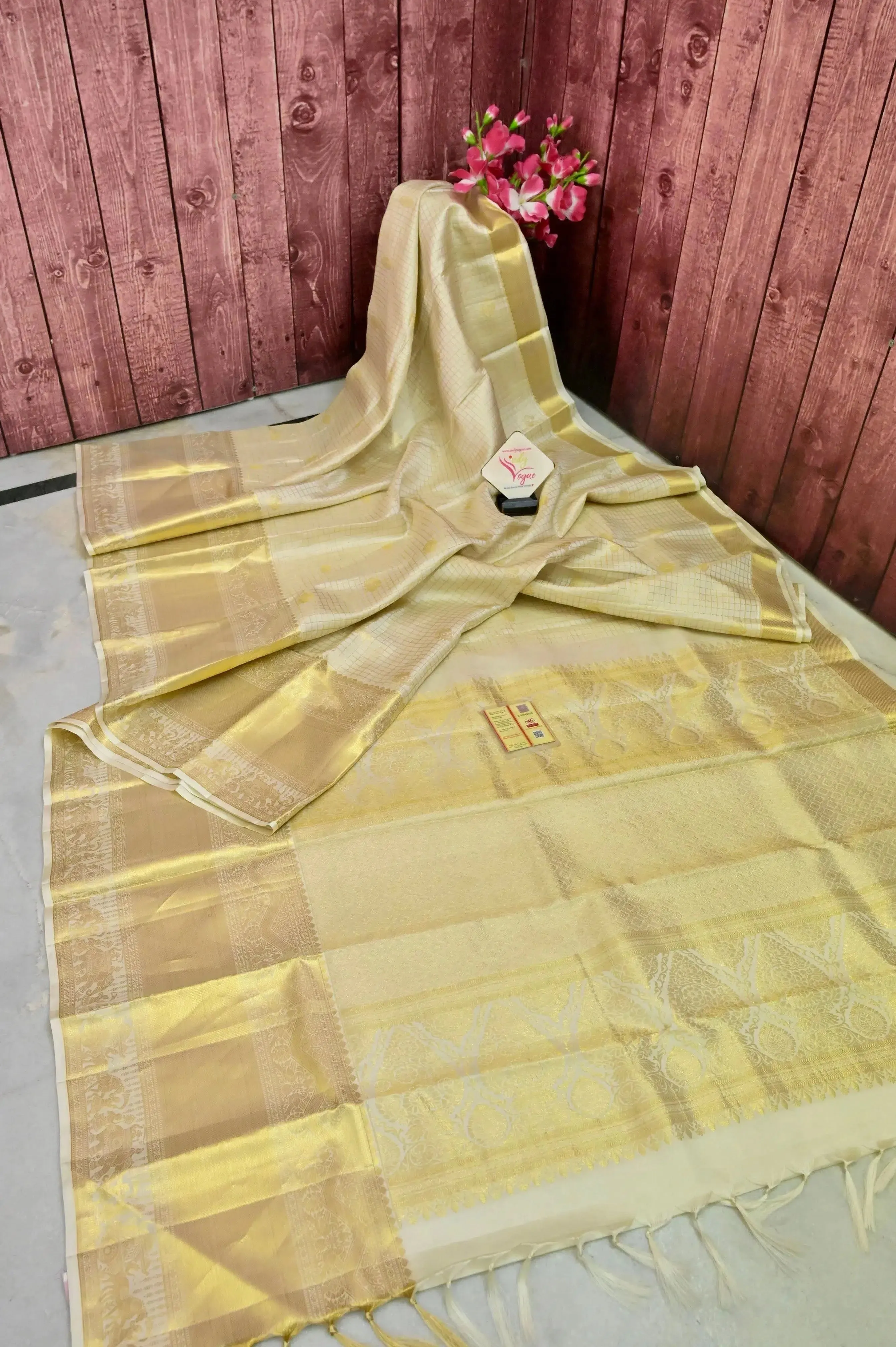 Offwhite Color Kanjeevaram Silk Saree with Allover Checks and Zari Buti Work