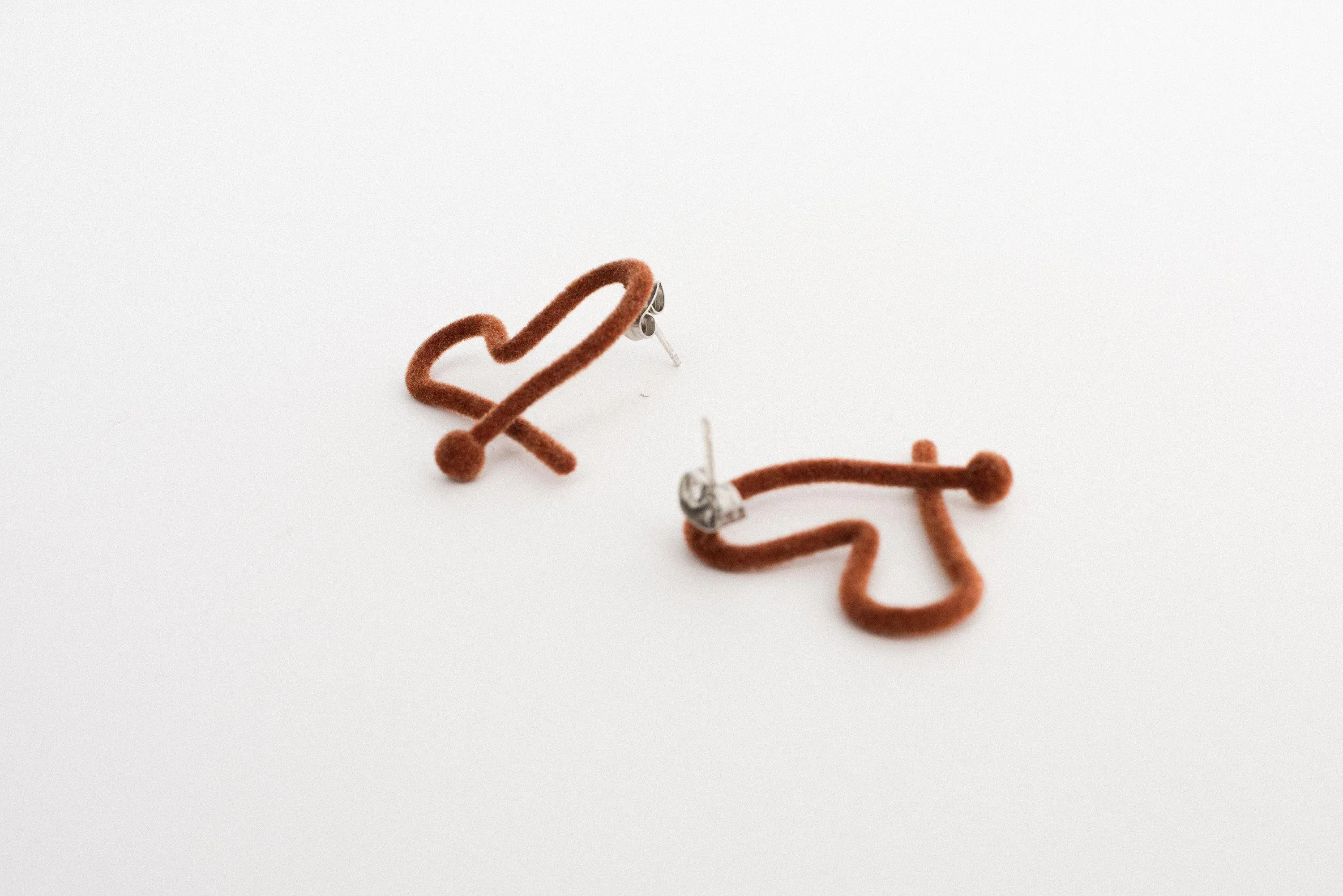 SS925  Chocolate Velvet Heart Earrings